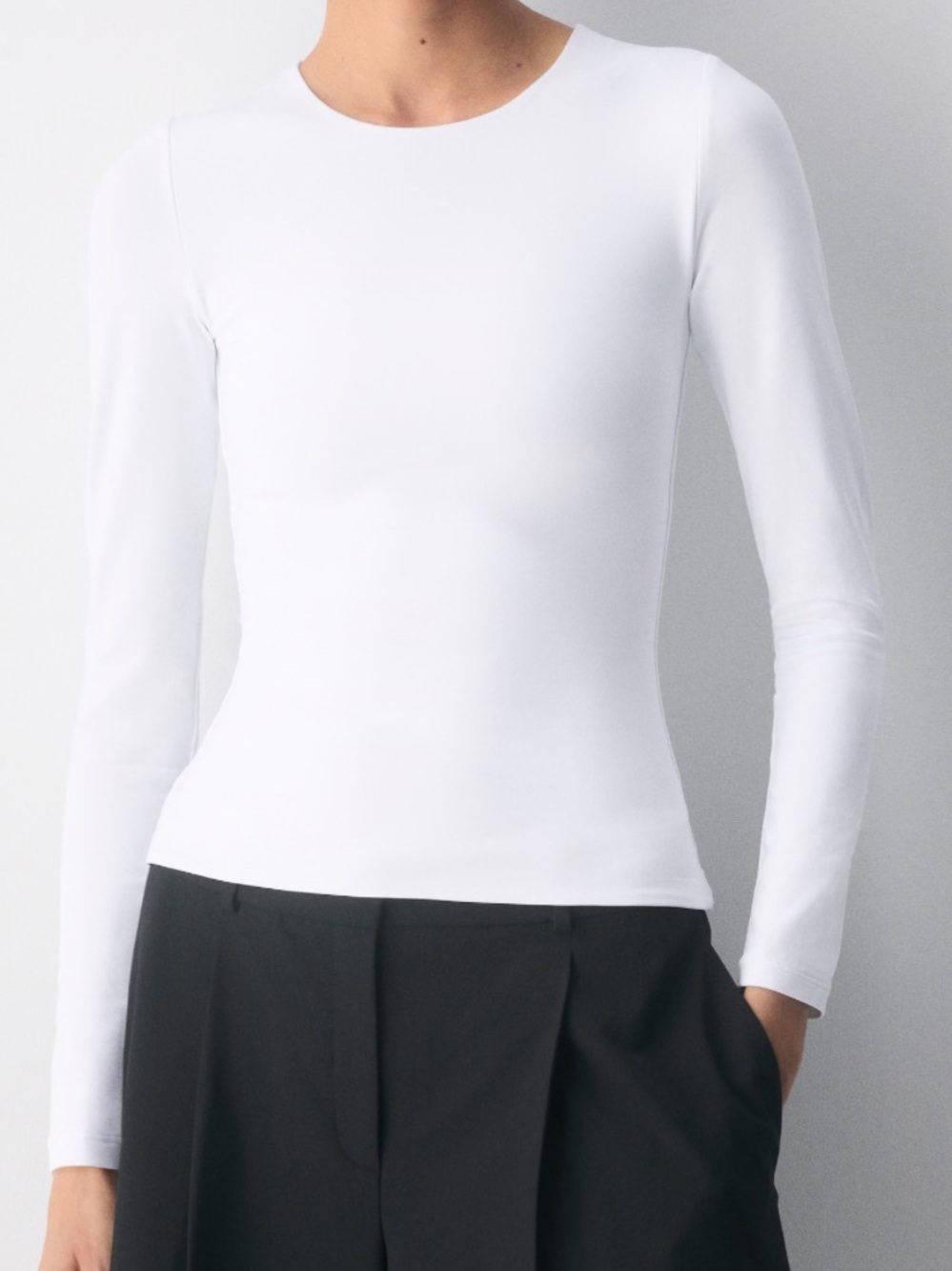 Aritzia Contour White Long Sleeve Crewneck Top